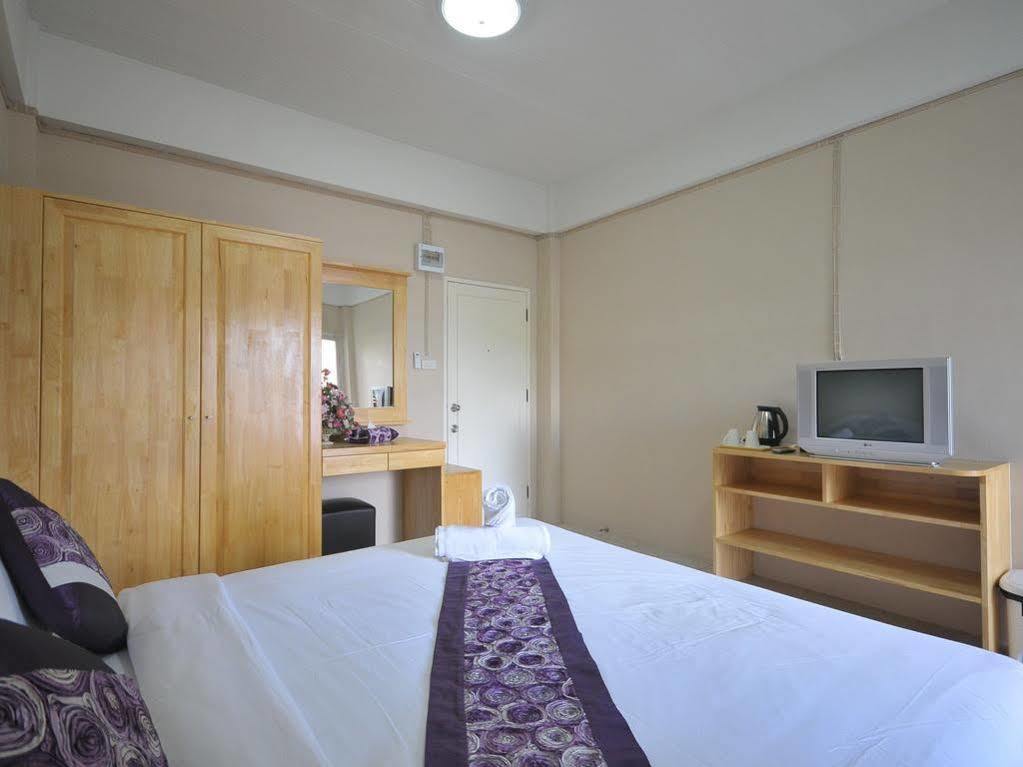 Seri 47 Residence Bangkok Buitenkant foto